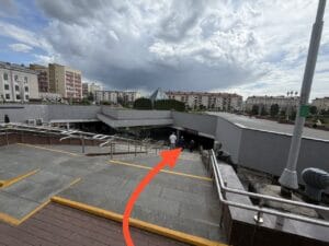 Спуск в переход станции метро Партизанская перед центральным вход в универмаг "Беларусь" - ориентир для GSMmaster.by Минск
